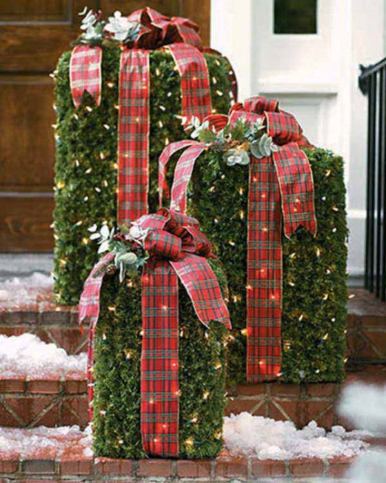 Christmas outdoor decoration porch.jpg