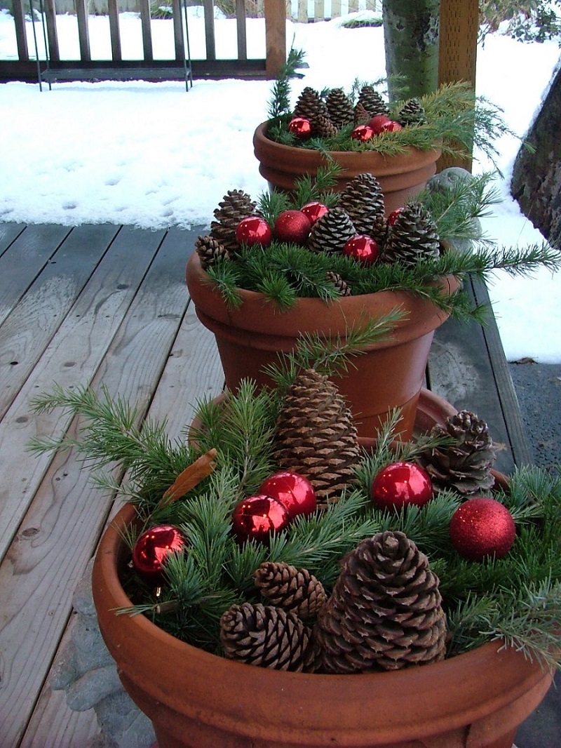 Easy_outdoor_christmas_decor.jpg