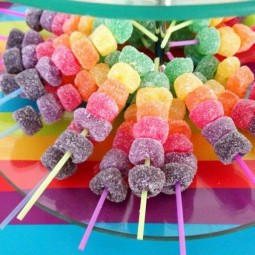 Fingerfood kindergeburtstag fruchtgummi spiesse.jpg