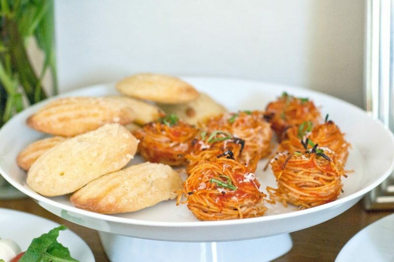 Party haeppchen spaghetti und parmesan.jpg