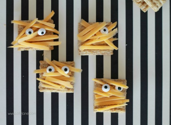 Halloween party cracker mummy appetizers .jpg