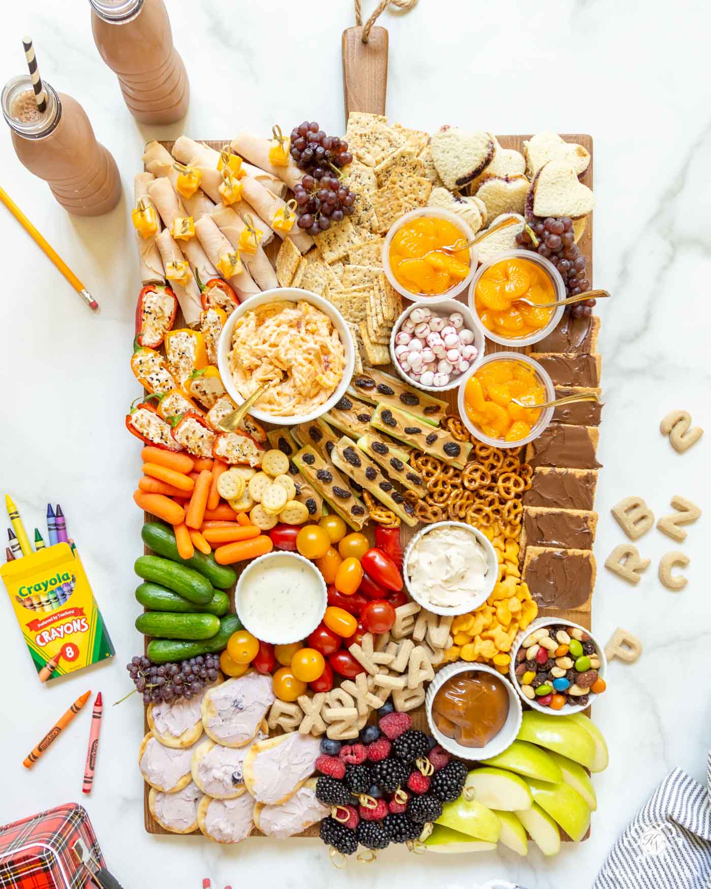 Kid snack charcuterie board2.jpg